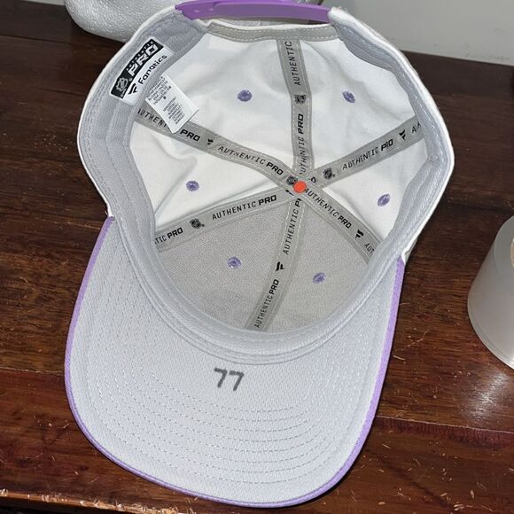 NHL Carolina Hurricanes Cap Hat Snapback Hockey Fights Cancer Fanatics PRO - Picture 5 of 5